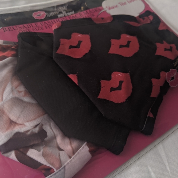 NWT Set of 3 Betsey Johnson face masks - Picture 2 of 4